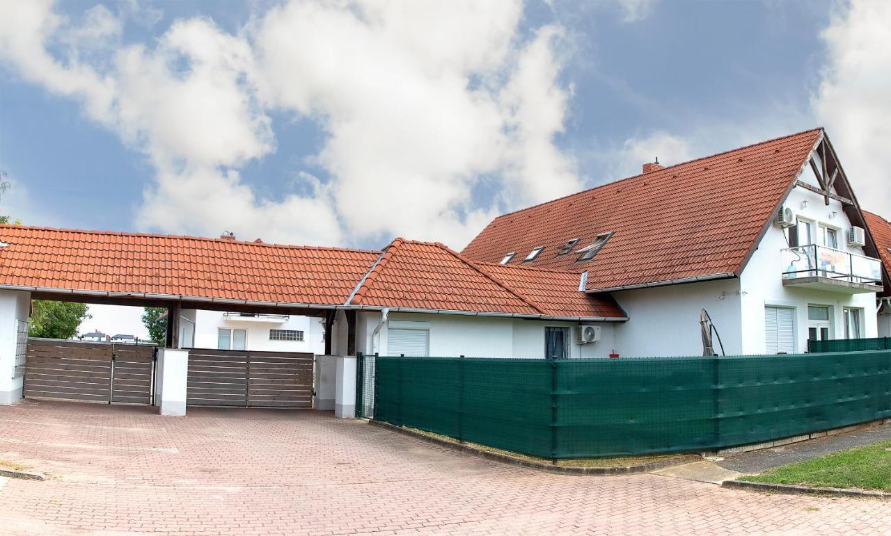 Lux Apartman Buek Exteriör bild