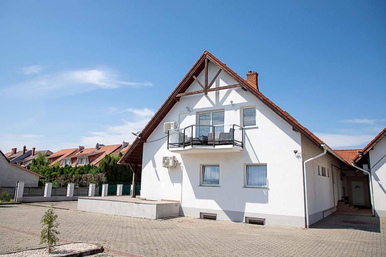 Lux Apartman Buek Exteriör bild